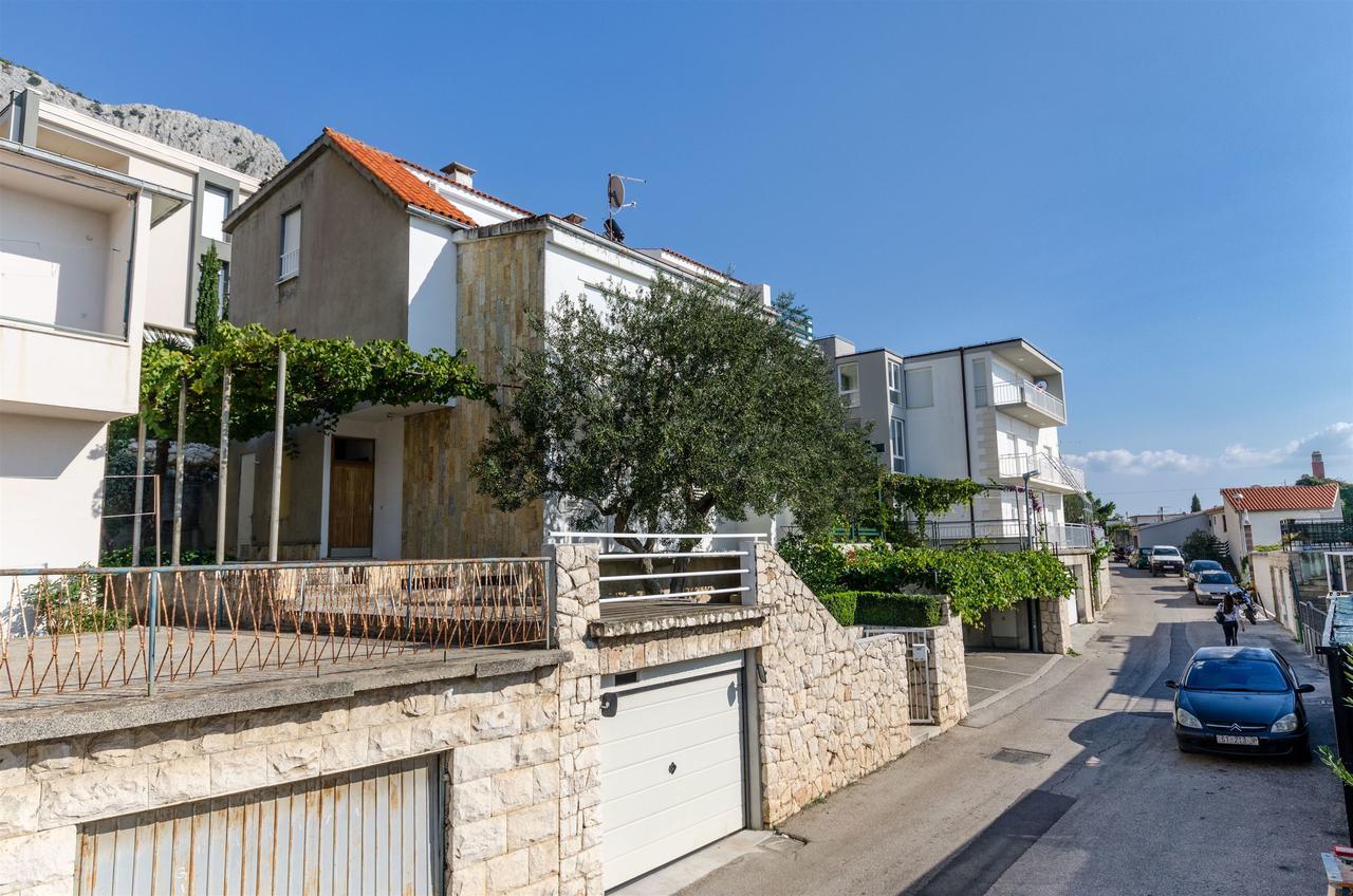 Apartment Sreta Омиш Экстерьер фото